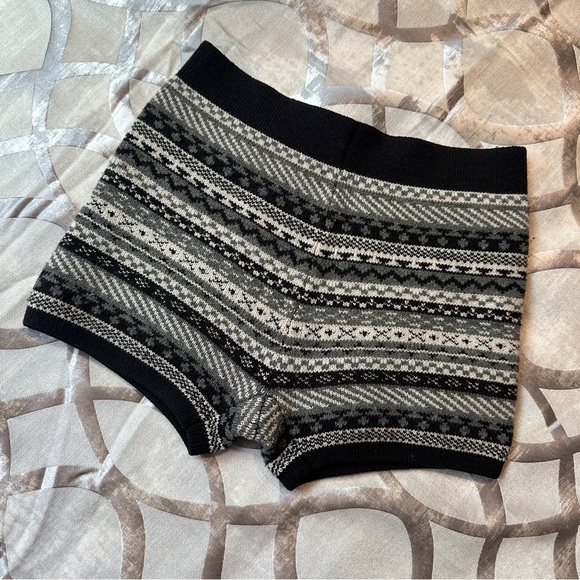 Uniqlo Sweater Mini Shorts Bloomers Knit Fairisle Sz. XS Small Sexy Cute Stretch - Picture 1 of 4